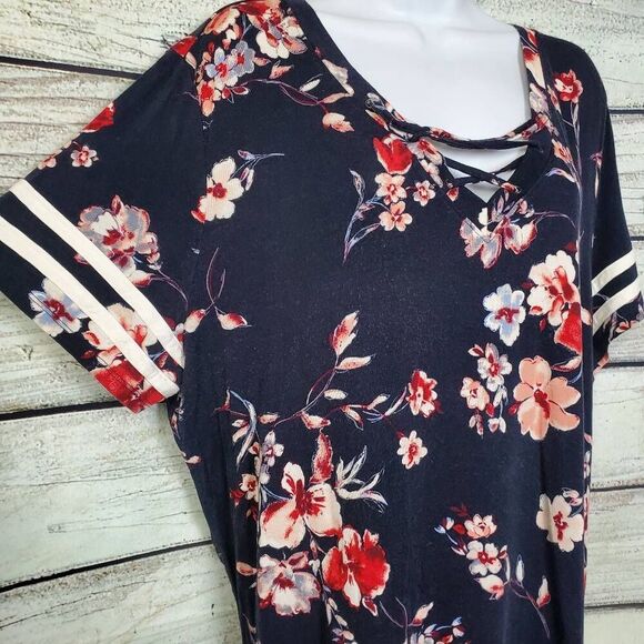 Maurices XXL Floral Criss Cross Tee Navy Red Stripe Sleeve Stretch Top - Picture 3 of 8